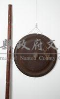 大銅鑼及扛鑼桿藏品圖，第1張