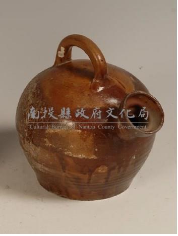 圓形男用夜壺藏品圖，第1張