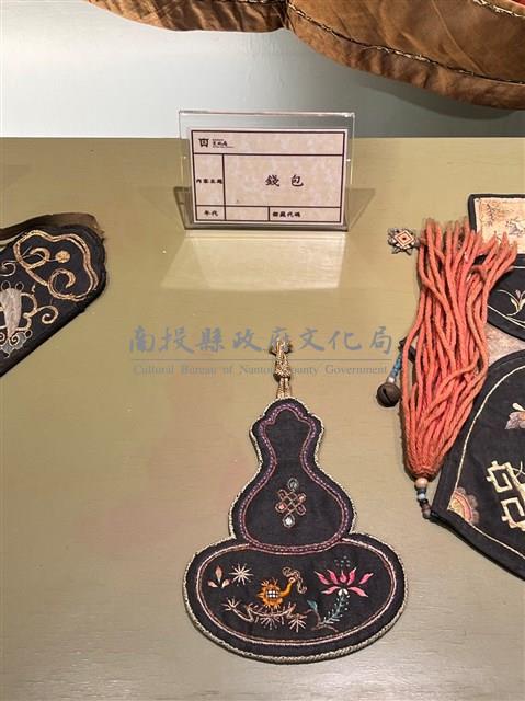 葫蘆形刺繡煙荷包藏品圖，第2張