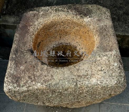 花崗岩方形石臼藏品圖，第2張