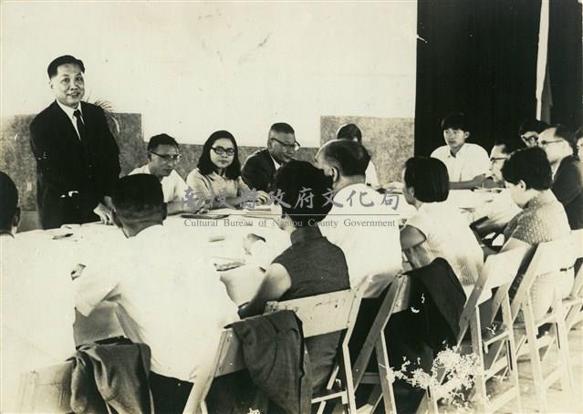 台灣日報座談會文友合照藏品圖，第4張