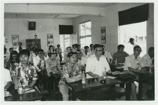 文藝作家群合照藏品圖，第1張