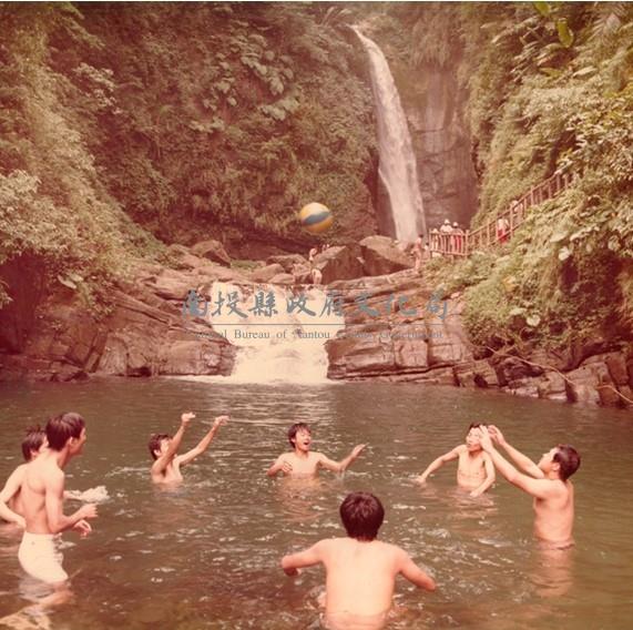 南投風光照片－嬉水與球(竹山)藏品圖，第1張