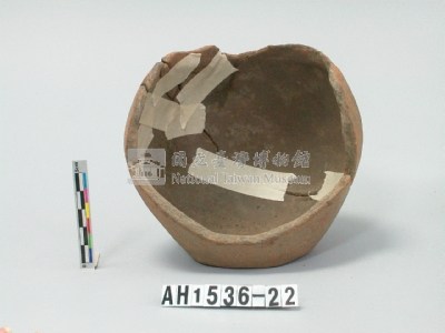 紅色夾砂平底陶罐殘件藏品圖，第1張