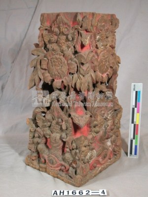 寺院柱的裝飾藏品圖，第1張