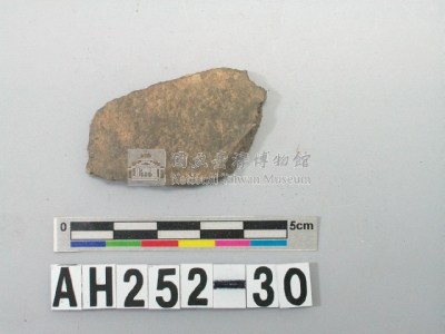 灰色夾砂陶片藏品圖，第1張