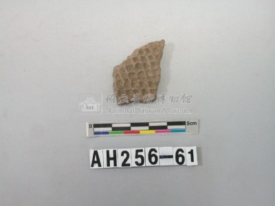 灰色細砂陶片藏品圖，第1張