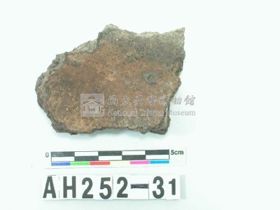 黑色夾砂陶片藏品圖，第1張