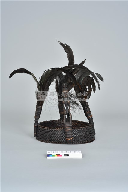 籐編木雕人像羽毛頭飾藏品圖，第2張