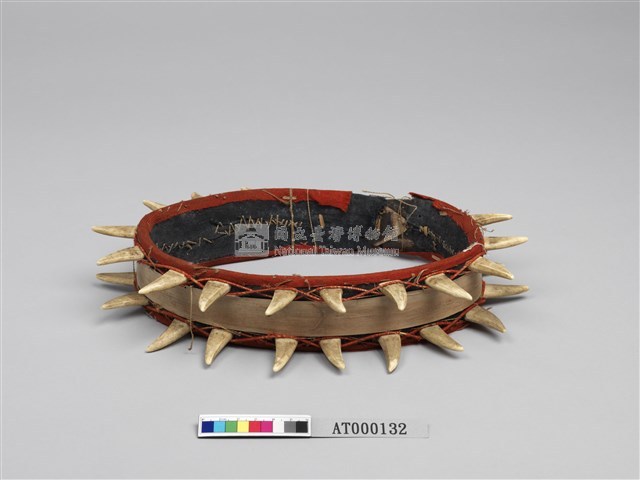男子獸牙頭環藏品圖，第2張