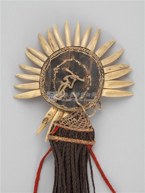 Hat-insignia made of wild boar teeth and cone shell disc Collection Image, Figure 14, Total 10 Figures