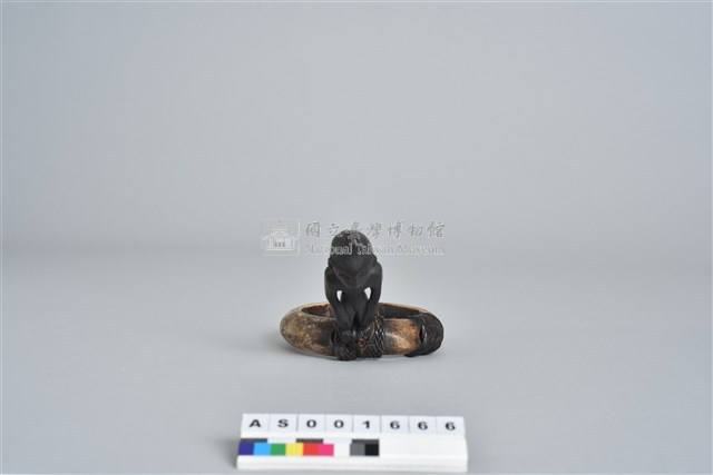 木雕人像石質臂環藏品圖，第16張