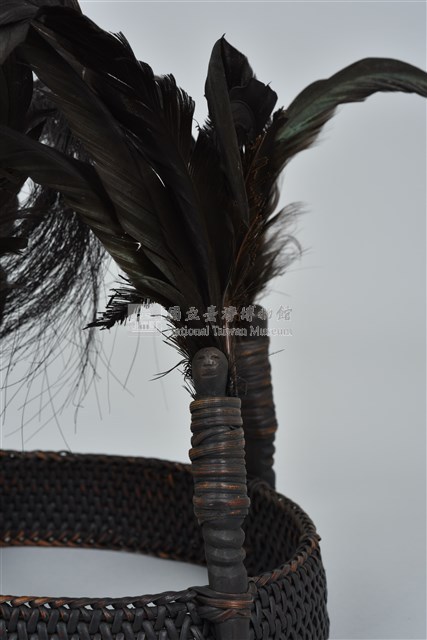 籐編木雕人像羽毛頭飾藏品圖，第26張