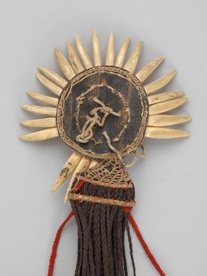 Hat-insignia made of wild boar teeth and cone shell disc Collection Image, Figure 9, Total 6 Figures
