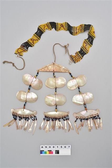 琉璃珠貝殼胸飾藏品圖，第1張