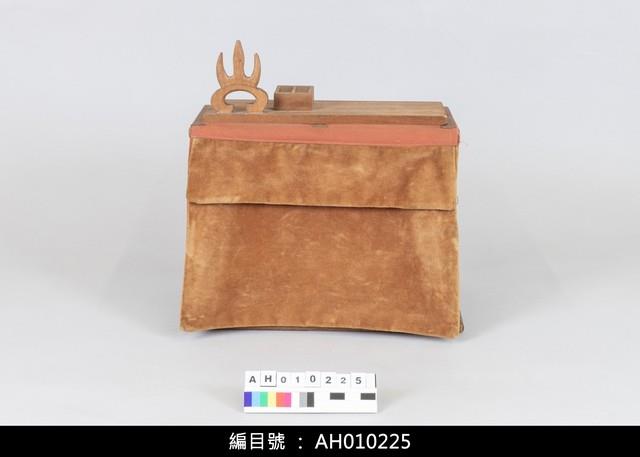 布袋戲道具-桌(含文具)藏品圖，第1張