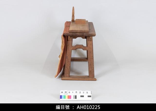 布袋戲道具-桌(含文具)藏品圖，第3張