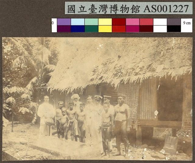 帛琉 Palau 的原住民大酋長家屋藏品圖，第2張