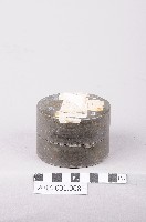 標籤毀損模糊之存放放射性物質鉛罐藏品圖，第1張