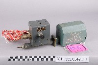 電子調速管基座及亞鐵鹽隔離器藏品圖，第1張