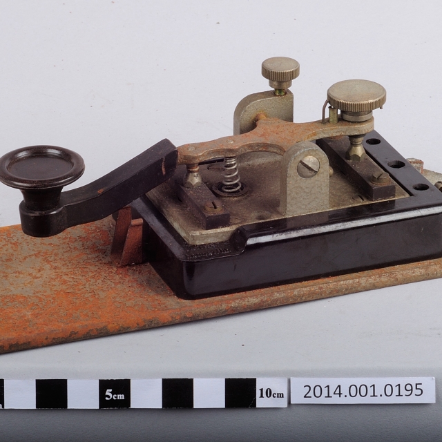 電報發報鍵 的圖片