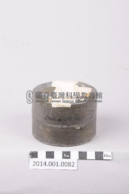 標籤毀損模糊之存放放射性物質鉛罐藏品圖，第1張