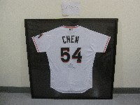 54號簽名棒球衣(裝框)-陳偉殷贈藏品圖，第1張
