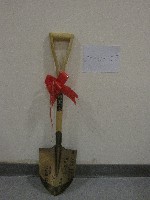體大四路風雨走廊工程開工典禮-簽名金色紀念鏟：高俊雄、邱炳坤、施國欽、張思敏、黃永旺᠁等人簽名藏品圖，第1張