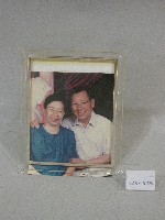 蔡敏忠與妻子合照-相片(裝框)藏品圖，第2張