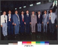 國立體育學院於民國79年4月13日承辦21屆大專柔道賽開幕典禮後與貴賓合影-相片藏品圖，第1張