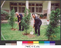 國立體育學院歷任校長參與民國91年4月植樹儀式16-相片藏品圖，第1張