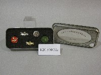 中國北京體育大學建校50週年-徽章組紀念品藏品圖，第1張