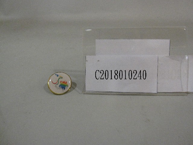 國立體育大學三十週年校慶-徽章紀念品的圖片