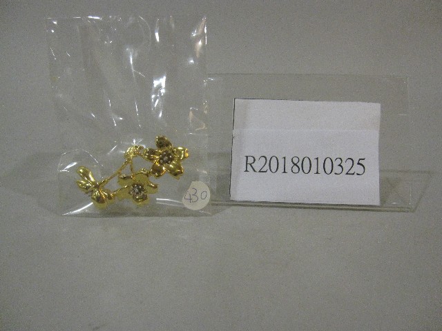 花朵型胸針紀念品的圖片