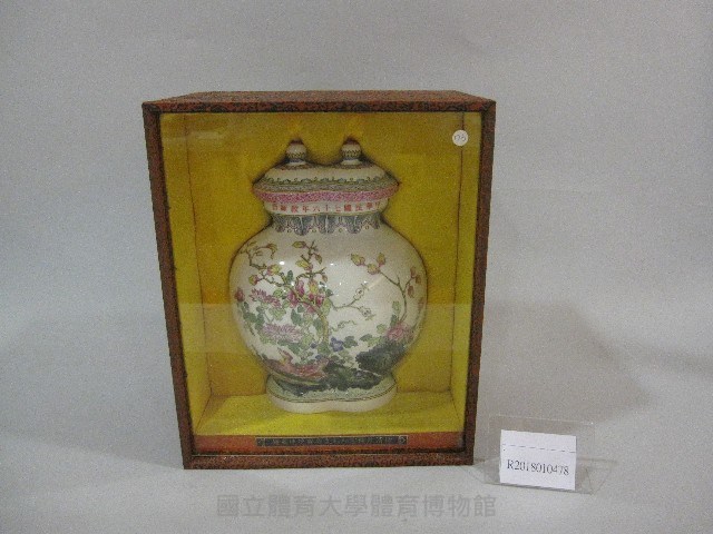 民國76年教師節-仿清乾隆窯粉彩久安圖雙連蓋罐-瓷器藏品圖，第1張