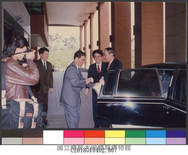 歡迎中華民國大專院校體育總會參加1992年世界大學羽球錦標賽代表隊凱旋歸國(81年)7-相片藏品圖，第1張