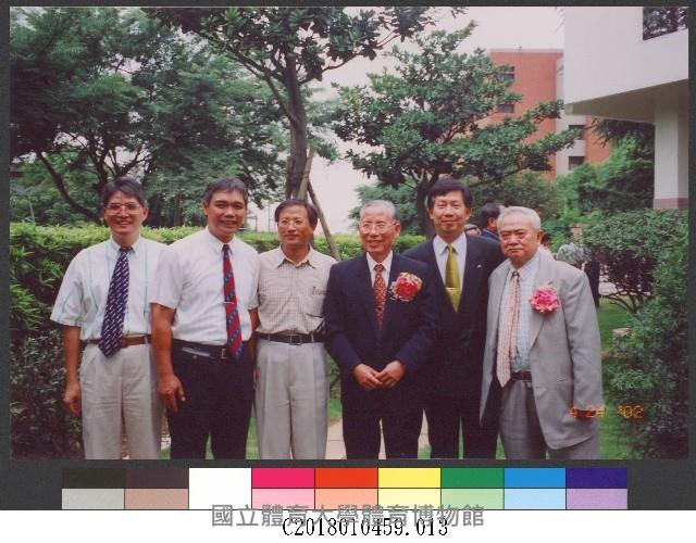 國立體育學院歷任校長參與民國91年4月植樹儀式13-相片藏品圖，第1張