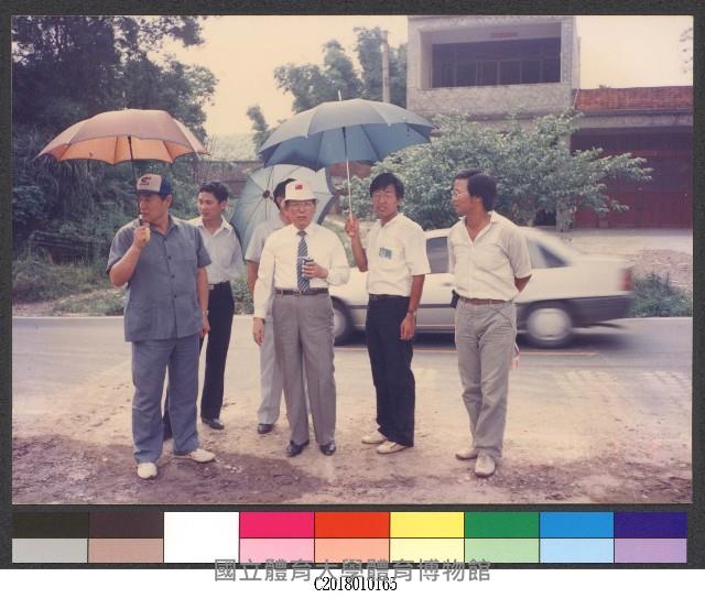 蔡敏忠院長巡視合影(國立體育學院創校照)-相片藏品圖，第1張