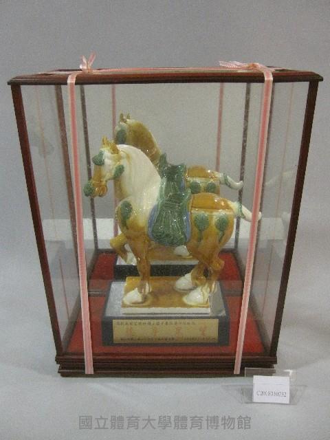 周校長宏室就任國立體育學院第6任校長誌慶-馬藝品(裝框)藏品圖，第1張