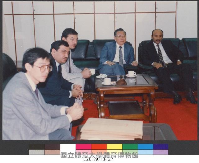阿拉伯大公國助理秘書長-蘇威迪於民國79年5月2日來訪-相片藏品圖，第1張