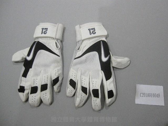 Nike棒球手套-陳偉殷贈藏品圖，第1張