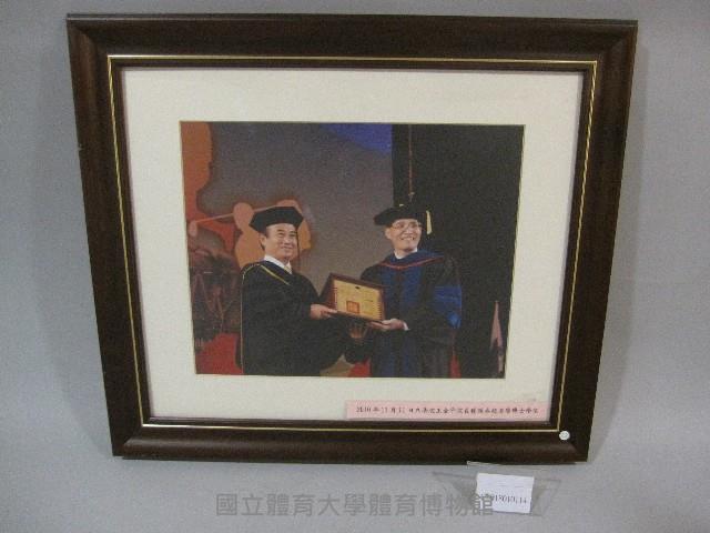 立法院王金平院長獲頒本校榮譽博士學位-相片(裝框)藏品圖，第1張