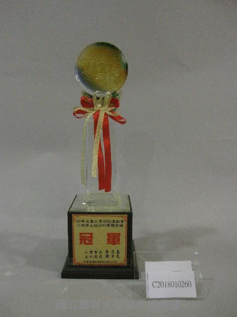 民國100年全國大專校院運動會-公開男生組羽球團體錦標-冠軍獎盃藏品圖，第1張