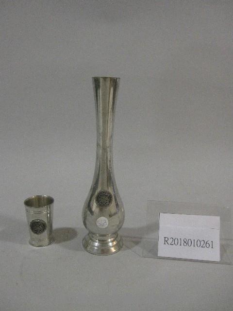 鐵製瓶子、杯子紀念品-美國洛克海文大學贈藏品圖，第1張