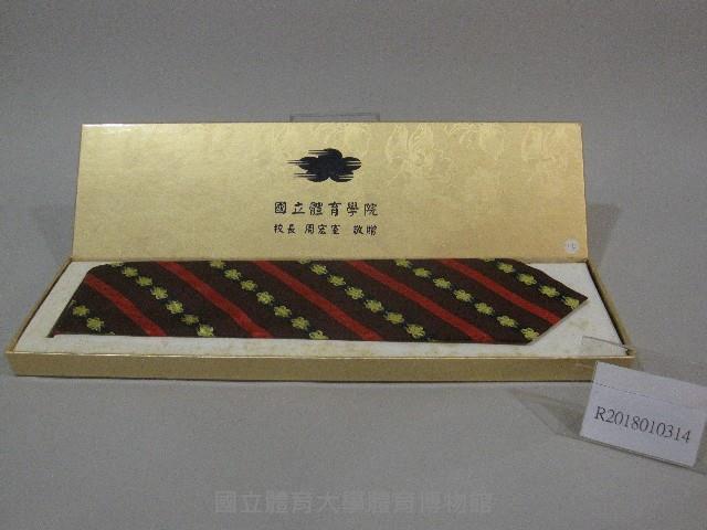 國立體育學院紀念品-紅黑色相間領帶藏品圖，第1張