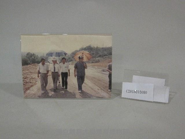 蔡敏忠院長巡視合影1(國立體育學院創校照)-相片藏品圖，第2張