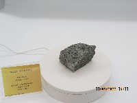 角閃石安山岩藏品圖，第1張