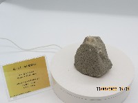 輝石-角閃石安山岩藏品圖，第1張