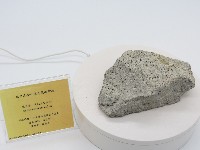 黑雲母─角閃石安山岩藏品圖，第1張