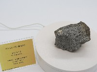 角閃石安山岩藏品圖，第1張